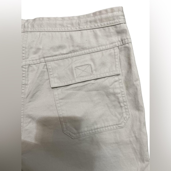 Jones New York Women's Tan Cargo Shorts Size 10 NWT - Picture 4 of 7